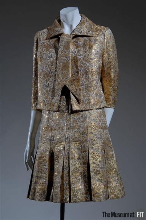 coco chanel 1950 suit.